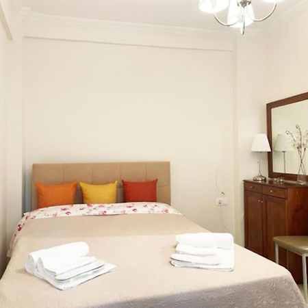 Crimson Suite: 1-Bedroom Apartment In Thessaloniki Exterior photo