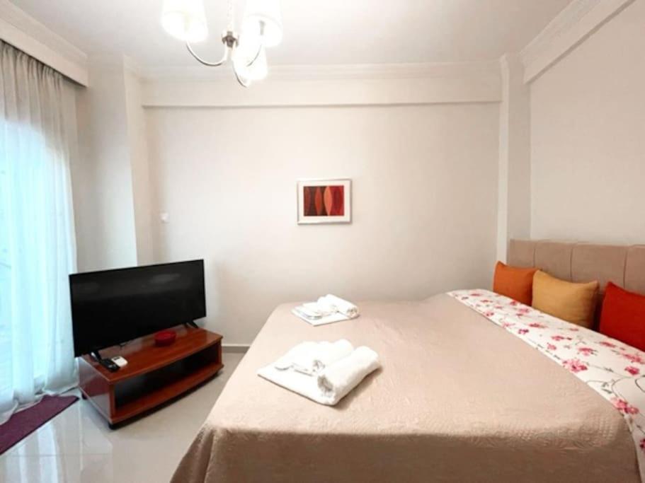 Crimson Suite: 1-Bedroom Apartment In Thessaloniki Exterior photo